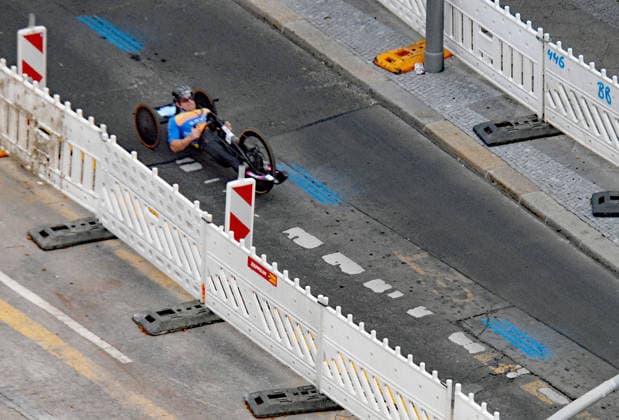 The marathon route passes through the BVG construction site, where wheelchair users are leading the way