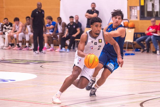 Head-to-head matchup between Aime Olma of ART Giants Düsseldorf (No. 02) and Carlos Padro Quiroga of Seawolves Academy (No. 21); SG ART Giants Düsseldorf vs. Seawolves Academy, basketball, Barmer 2 BBL, Pro B North, Matchday 1, 2026–2027 Season, September 26, 2026 SG ART Giants Düsseldorf vs. Seawolves Academy, Basketball, Barmer 2 BBL, Pro B North, Matchday 1, 2026–2027 Season, September 26, 2026, Düsseldorf Copyright: xEibner-Pressefoto ThomasxHaeslerx EP_THR