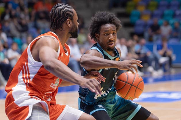 Frankfurt Skyliners vs. RASTA Vechta, easyCredit BBL: Isaiah Swope (Skyliners) 1 vs. Lloyd Pandi (RASTA), Game 2 of the easyCredit BBL between the Frankfurt Skyliners and RASTA Vechta on September 26, 2026, at the Süwag Energie ARENA in Frankfurt am Main, Frankfurt am Main, Hesse, Germany, Süwag Energie ARENA