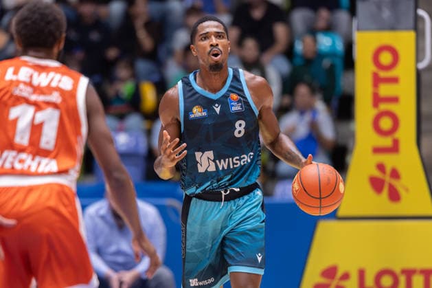 Frankfurt Skyliners vs. RASTA Vechta, easyCredit BBL: William Christmas (Skyliners) vs. Matt Lewis (RASTA), Game 11 of the easyCredit BBL between the Frankfurt Skyliners and RASTA Vechta on September 26, 2026, at the Süwag Energie ARENA in Frankfurt am Main, Frankfurt am Main, Hesse, Germany, Süwag Energie ARENA