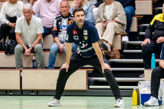 Krefeld, September 26, 2026, Handball, Men s, 3rd Division, Southwest, Matchday 6, 2026–2027 HSG Krefeld Niederrhein vs. Bergische Panther Mark Schmetz, coach of HSG Krefeld Niederrhein, during the game