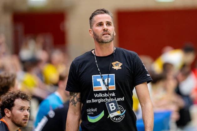Krefeld, September 26, 2026, Handball, Men s, 3rd Division, Southwest, Matchday 6, 2026–2027 HSG Krefeld Niederrhein Bergische Panther Alexander Oelze, coach of the Bergische Panther, during the game