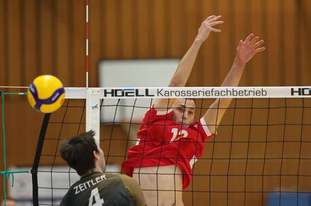 Germany, Kriftel, September 26, 2026; Volleyball, Hesse, 2nd Bundesliga Men s South 2026–2027; TuS Kriftel (red) vs. Keiler Volleys Stuttgart (black); Final score: 3–2; from left: Moritz Zeitler, Keiler Volleys Stuttgart No. 4, Pascal Eichler, TuS Kriftel No. 13; Sports: TuS Kriftel, Keiler Volleys Stuttgart