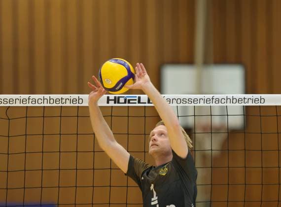 Germany, Kriftel, September 26, 2026; Volleyball, Hesse, 2nd Bundesliga Men s South 2026–2027; TuS Kriftel (red) vs. Keiler Volleys Stuttgart (black); Final score: 3–2; from left: Lukas Beckebans, Keiler Volleys Stuttgart No. 1; Sport TuS Kriftel Keiler Volleys Stuttgart