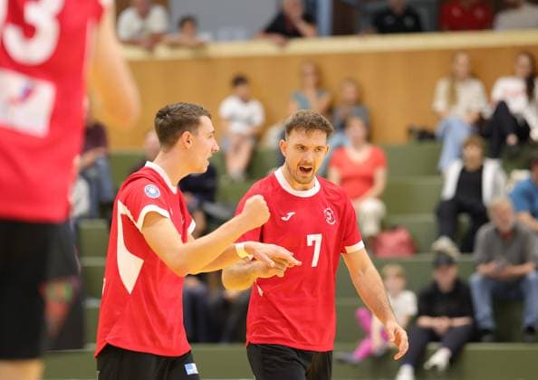 Germany, Kriftel, September 26, 2026; Volleyball; Hesse 2nd Bundesliga Men s South 2026–2027; TuS Kriftel (red) vs. Keiler Volleys Stuttgart (black); Final score: 3–2; from left: Cedric Braetsch, TuS Kriftel No. 11, Jannik Weber, TuS Kriftel No. 7, Sport TuS Kriftel, Keiler Volleys Stuttgart