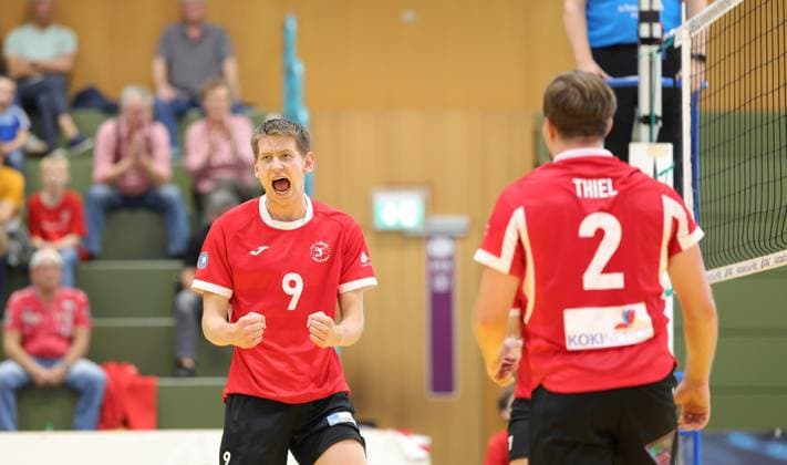 Germany, Kriftel, September 26, 2026; Volleyball; Hesse; 2nd Bundesliga Men s South 2026–2027; TuS Kriftel (red) vs. Keiler Volleys Stuttgart (black); Final score: 3–2; from left: Hendrik Jung, TuS Kriftel No. 9, Tobias Thiel, TuS Kriftel No. 2; Sports: TuS Kriftel, Keiler Volleys Stuttgart