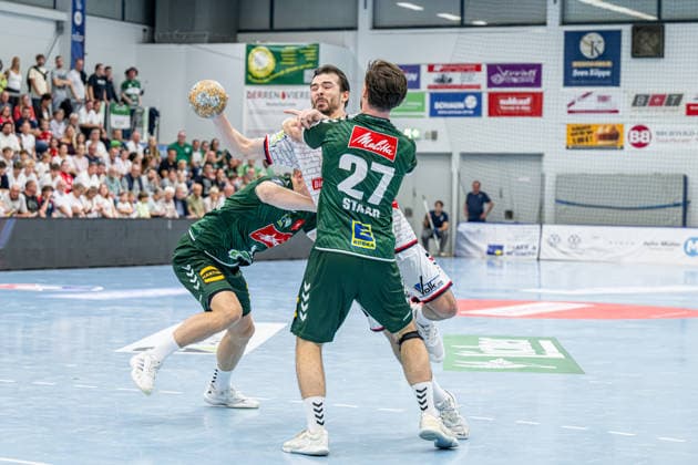 2 Handball Bundesliga: TV Hüttenberg vs. GWD Minden, September 26, 2026; Hendrik Schreiber (TV Hüttenberg), 51, Karolis Antanavicius, GWD Minden, 8, Max Staar, GWD Minden, September 27, 2026 Handball Bundesliga: TV Hüttenberg vs. GWD Minden, Hüttenberg, September 26, 2026 Copyright: xBEAUTIFULxSPORTS Roeczeyx