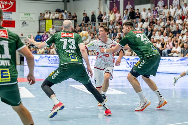2 Handball Bundesliga: TV Hüttenberg vs. GWD Minden, September 26, 2026; Torsten Anselm (TV Hüttenberg), 25; Alexander Weck (GWD Minden), 73; Mika Sajenev, GWD Minden, 21 2 Handball Bundesliga: TV Hüttenberg vs. GWD Minden, Hüttenberg, September 26, 26 Copyright: xBEAUTIFULxSPORTS Roeczeyx