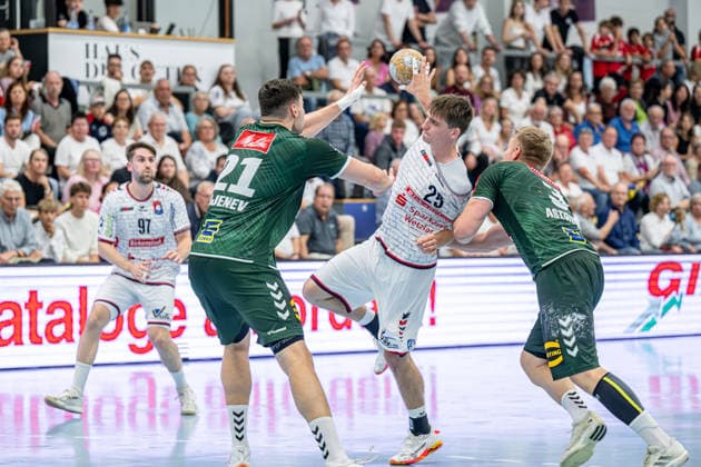 2nd Handball Bundesliga: TV Hüttenberg vs. GWD Minden, September 26, 2026; Torsten Anselm (TV Hüttenberg), 25, Daniel Astrup Pedersen, GWD Minden, 3, Mika Sajenev, GWD Minden, 21, David Kuntscher, TV Hüttenberg, 97, 2nd Handball Bundesliga: TV Hüttenberg vs. GWD Minden, Hüttenberg, September 26, 2026 Copyright: xBEAUTIFULxSPORTS Roeczeyx