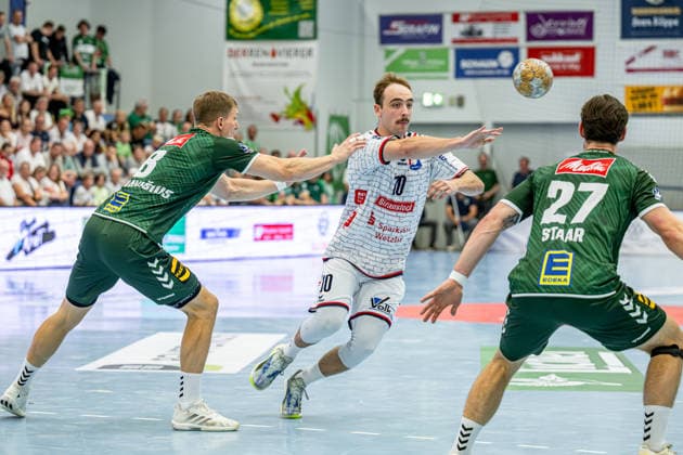 2 Handball Bundesliga: TV Hüttenberg vs. GWD Minden, September 26, 2026; Paul Ohl (TV Hüttenberg), 10; Karolis Antanavicius (GWD Minden), 8; Max Staar, GWD Minden, 27 2 Handball Bundesliga TV Hüttenberg vs. GWD Minden, Hüttenberg, September 26, 26 Copyright: xBEAUTIFULxSPORTS Roeczeyx