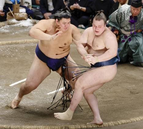 Autum Grand Sumo Tournament Yokozuna Onosato (L) beats ozeki Aonishiki on the final day of the 15-day Autumn Grand Sumo Tournament at Ryogoku Kokugikan hall in Tokyo on Sept. 27, 2026, winning his sixth Emperor s Cup.  A14AA0005628932P