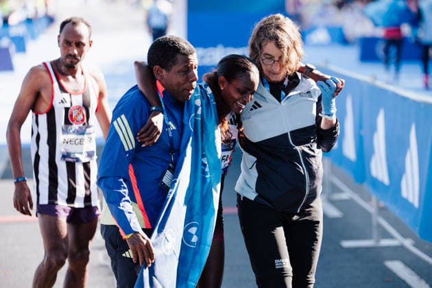 27.09.26, BMW Berlin Marathon 2026, Berlin Tigst Assefa (ETH) winning the BMW Berlin Marathon women, exhaustion in the finish area Berlin Berlin BE Deutschland