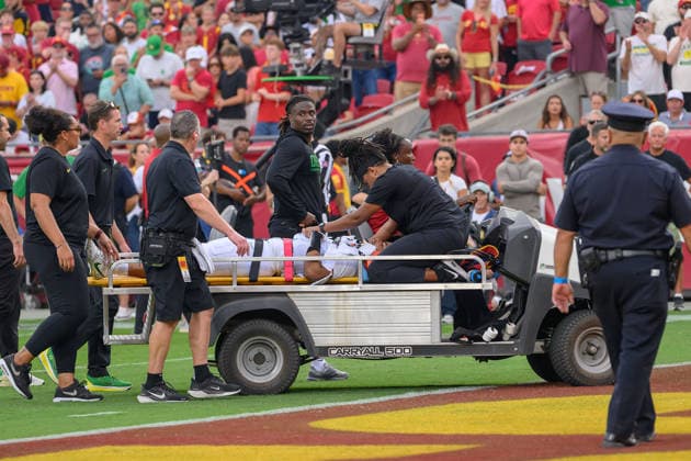 September 26, 2026, Los Angeles, California, USA: 5 Dante Moore, QB of the Oregon Ducks, is carted off the field by the medical team after being tackled by 8 Desman Stephens II, LB, during a Big Ten football game against the USC Trojans on Saturday, September 26, 2026, at the Los Angeles Memorial Coliseum in Los Angeles, California. Stephens was ejected for targeting. Moore was taken to L.A. General for evaluation. Trojans lose to Ducks, 41-27. MARK HAMMOND BNS PI Trojans Lose To Ducks, 41-27  - ZUMAp124 20260926_zaa_p124_095 Copyright: xJavierxRojasx