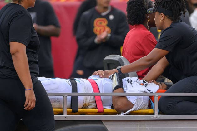 September 26, 2026, Los Angeles, California, USA: 5 Dante Moore, QB of the Oregon Ducks, is carted off the field by the medical team after being tackled by 8 Desman Stephens II, LB, during a Big Ten football game against the USC Trojans on Saturday, September 26, 2026, at the Los Angeles Memorial Coliseum in Los Angeles, California. Stephens was ejected for targeting. Moore was taken to L.A. General for evaluation. Trojans lose to Ducks, 41-27. MARK HAMMOND BNS PI Trojans Lose To Ducks, 41-27  - ZUMAp124 20260926_zaa_p124_097 Copyright: xJavierxRojasx