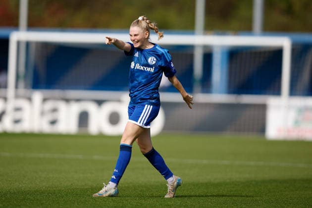 Soccer I Women s I 2026–2027 Season I DFB Cup I FC Schalke 04 vs. SGS Essen I September 27, 2026, Jolina Opladen 11, FC Schalke 04 celebrates after scoring the 1–0 lead and points to her teammate at the Gelsenkirchen Parkstadion, North Rhine-Westphalia, Germany Copyright: xLobeca CedricxSiefkerx