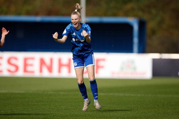 Soccer I Women s I 2026–2027 Season I DFB Cup I FC Schalke 04 vs. SGS Essen I September 27, 2026, Jolina Opladen 11, FC Schalke 04 celebrates after scoring the 1–0 opening goal and waves to her teammate; cutaway shot, close-up, portrait, single photo, single frame, body; Gelsenkirchen Parkstadion, North Rhine-Westphalia, Germany Copyright: xLobeca CedricxSiefkerx