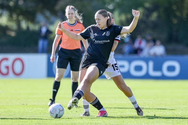 From left: Nina Grazei (ATS Buntentor), 04, and Emöke Papai (1 FC Nürnberg), 15, in a one-on-one battle, duel, dynamic moment, action, game scene, DFB REGULATIONS PROHIBIT ANY USE OF PHOTOGRAPHS AS SEQUENCE IMAGES AND OR VIDEO-LIKE PHOTO STORIES DFB REGULATIONS PROHIBIT ANY USE OF PHOTOGRAPHS AS IMAGE SEQUENCES AND OR QUASI-VIDEO, September 27, 2026, Bremen, Germany, Soccer, DFB Women’s Cup, ATS Buntentor 1 FC Nuremberg xobx