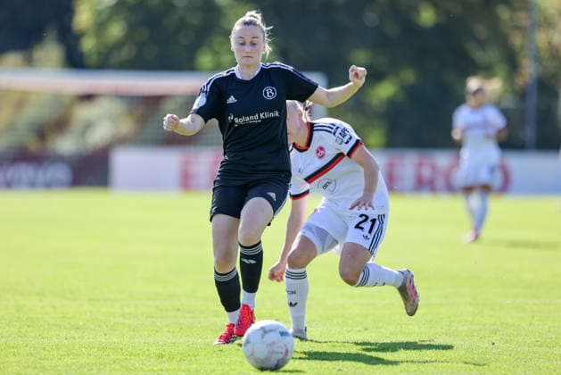 v li Farina Meyer (ATS Buntentor), 17, and Keira Bednorz (1 FC Nürnberg), 21, in a one-on-one battle, duel, dynamic moment, action, game scene, DFB REGULATIONS PROHIBIT ANY USE OF PHOTOGRAPHS AS SEQUENCE IMAGES AND OR VIDEO-LIKE PHOTO SERIES DFB REGULATIONS PROHIBIT ANY USE OF PHOTOGRAPHS AS IMAGE SEQUENCES AND OR QUASI-VIDEO, September 27, 2026, Bremen, Germany, Soccer, DFB Women’s Cup, ATS Color Goal 1 FC Nuremberg xobx