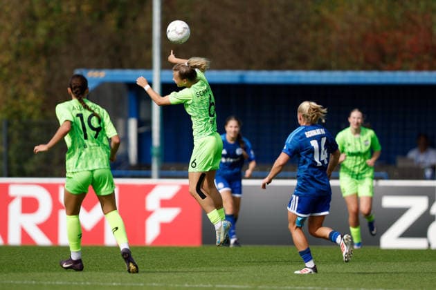 Soccer I Women s I 2026–2027 Season I DFB Cup I FC Schalke 04 vs. SGS Essen I September 27, 2026 Jule Schnieder 6, SGS Essen with a header Gelsenkirchen Parkstadion North Rhine-Westphalia Germany Copyright: xLobeca CedricxSiefkerx