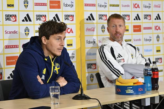 STOCKHOLM, SWEDEN 20260927 National team coach Graham Potter (right) and Victor Nilsson Lindelöf during a press conference with the national soccer team at Bosön, ahead of Monday’s Nations League match against Poland STOCKHOLM, SWEDEN x10040x  Copyright: xAndersxWiklund TTx FOTBOLLSLANDSLAGET PRESSTRÄFF