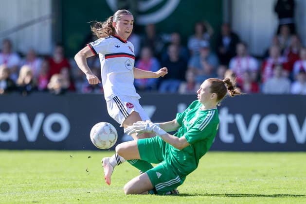 From left: Lara Meroni, 1 FC Nürnberg, 11, and Julia Salomon, goalkeeper, ATS Buntentor, 01, in a one-on-one, duel, dynamic, action, game scene, DFB REGULATIONS PROHIBIT ANY USE OF PHOTOGRAPHS AS SEQUENCE IMAGES AND OR VIDEO-LIKE PHOTO SERIES DFB REGULATIONS PROHIBIT ANY USE OF PHOTOGRAPHS AS IMAGE SEQUENCES AND OR QUASI-VIDEO, September 27, 2026, Bremen, Germany, soccer, DFB Women’s Cup, ATS Buntentor 1 FC Nuremberg xobx
