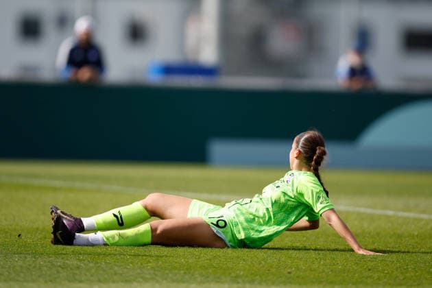 Soccer I Women s I 2026–2027 Season I DFB Cup I FC Schalke 04 vs. SGS Essen I September 27, 2026 Selina Albrecht, 19, SGS Essen, misses the ball Gelsenkirchen Parkstadion North Rhine-Westphalia Germany Copyright: xLobeca CedricxSiefkerx