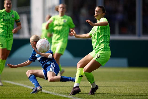 Soccer I Women s I 2026–2027 Season I DFB Cup I FC Schalke 04 vs. SGS Essen I September 27, 2026 Nathalie Bollmann 2, FC Schalke 04 in a tackle with Selina Albrecht (19), SGS Essen, Gelsenkirchen, Parkstadion, North Rhine-Westphalia, Germany Copyright: xLobeca CedricxSiefkerx