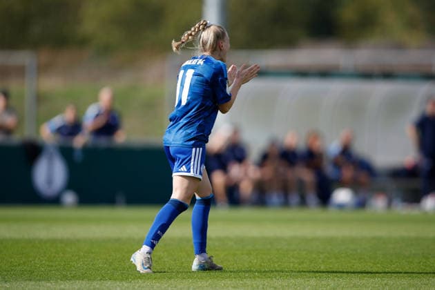 Soccer I Women s I 2026–2027 Season I DFB Cup I FC Schalke 04 vs. SGS Essen I September 27, 2026, Jolina Opladen 11, FC Schalke 04 rallies its team one last time toward the end of the first half at the Parkstadion in Gelsenkirchen, North Rhine-Westphalia, Germany Copyright: xLobeca CedricxSiefkerx
