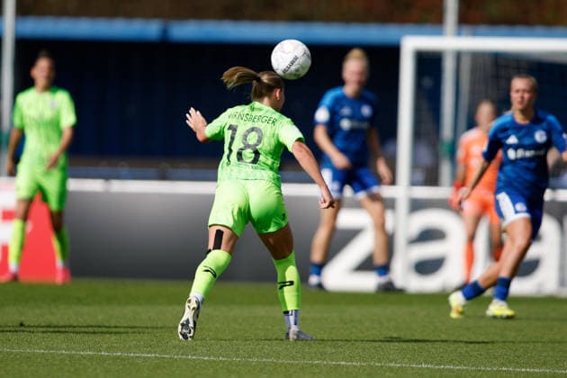 Soccer I Women s I 2026–2027 Season I DFB Cup I FC Schalke 04 vs. SGS Essen I September 27, 2026: Anna Wirnsberger (18, SGS Essen) heads the ball into the opponent s half at Parkstadion in Gelsenkirchen, North Rhine-Westphalia, Germany Copyright: xLobeca CedricxSiefkerx