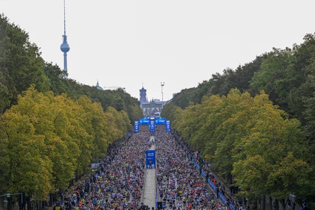 2026 Berlin Marathon BERLIN, GERMANY - SEPTEMBER 27: Athletes race through the city during the 2026 Berlin Marathon, where thousands of runners from around the world competed over a 42.195-kilometer course passing iconic landmarks in Berlin, Germany on September 27, 2026. Halil Sagirkaya Anadolu Berlin Germany. Editorial use only. Please get in touch for any other usage.  Copyright: x2026xAnadoluxHalilxSagirkayax