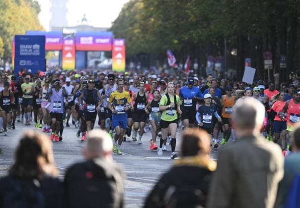 2026 Berlin Marathon BERLIN, GERMANY - SEPTEMBER 27: Athletes race through the city during the 2026 Berlin Marathon, where thousands of runners from around the world competed over a 42.195-kilometer course passing iconic landmarks in Berlin, Germany on September 27, 2026. Halil Sagirkaya Anadolu Berlin Germany. Editorial use only. Please get in touch for any other usage.  Copyright: x2026xAnadoluxHalilxSagirkayax