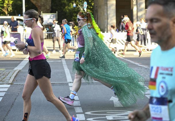 2026 Berlin Marathon BERLIN, GERMANY - SEPTEMBER 27: Athletes race through the city during the 2026 Berlin Marathon, where thousands of runners from around the world competed over a 42.195-kilometer course passing iconic landmarks in Berlin, Germany on September 27, 2026. Halil Sagirkaya Anadolu Berlin Germany. Editorial use only. Please get in touch for any other usage.  Copyright: x2026xAnadoluxHalilxSagirkayax