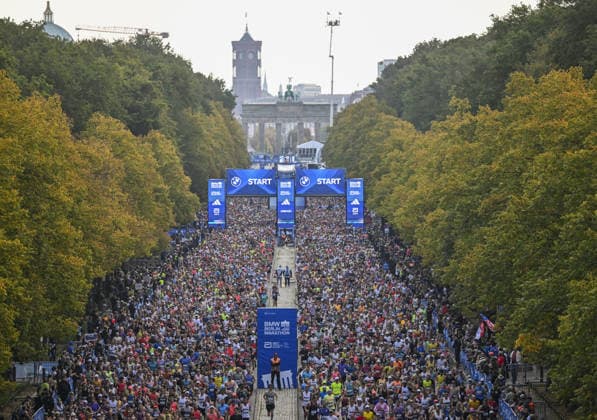 2026 Berlin Marathon BERLIN, GERMANY - SEPTEMBER 27: Athletes race through the city during the 2026 Berlin Marathon, where thousands of runners from around the world competed over a 42.195-kilometer course passing iconic landmarks in Berlin, Germany on September 27, 2026. Halil Sagirkaya Anadolu Berlin Germany. Editorial use only. Please get in touch for any other usage.  Copyright: x2026xAnadoluxHalilxSagirkayax