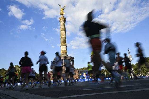 2026 Berlin Marathon BERLIN, GERMANY - SEPTEMBER 27: Athletes race through the city during the 2026 Berlin Marathon, where thousands of runners from around the world competed over a 42.195-kilometer course passing iconic landmarks in Berlin, Germany on September 27, 2026. Halil Sagirkaya Anadolu Berlin Germany. Editorial use only. Please get in touch for any other usage.  Copyright: x2026xAnadoluxHalilxSagirkayax
