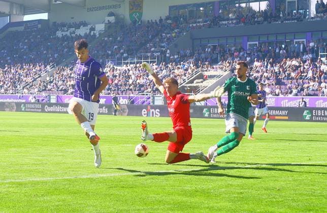Christoph Pauling (Aue), left, in front of goalkeeper Marcel Bergmann (Leipzig); Rudolf Sanin (Leipzig), right. Northeast Regional League 2026–27: FC Erzgebirge Aue vs. Chemie Leipzig on September 27, 2026. Erzgebirge Aue vs. Chemie Leipzig
