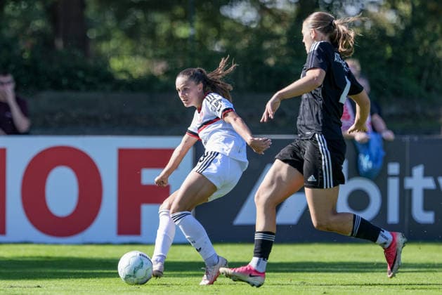From left: Goal scorer Sanja Homann of 1. FC Nürnberg, 19, scores the goal to make it 0–3; goal, highlight, goal scored, Nina Grazei, ATS, colorful goal, 4, DFB REGULATIONS PROHIBIT ANY USE OF PHOTOGRAPHS AS SEQUENCE IMAGES AND OR VIDEO-LIKE PHOTO SERIES DFB REGULATIONS PROHIBIT ANY USE OF PHOTOGRAPHS AS IMAGE SEQU, September 27, 2026, Bremen, Germany, Soccer, DFB Women’s Cup, ATS Buntentor 1 FC Nürnberg xobx
