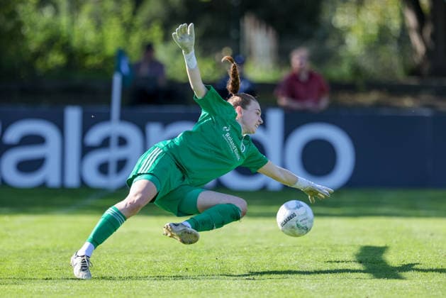 Julia Salomon, goalkeeper, ATS Buntentor, 01, is unable to stop or block the ball; the score becomes 0–4—goal, highlight, goal scored, DFB REGULATIONS PROHIBIT ANY USE OF PHOTOGRAPHS AS IMAGE SEQUENCES AND OR VIDEO-LIKE PHOTO SERIES DFB REGULATIONS PROHIBIT ANY USE OF PHOTOGRAPHS AS IMAGE SEQUENCES AND OR QUASI-VIDEO, September 27, 2026, Bremen, Germany, Soccer, DFB Women’s Cup, ATS Colorful Goal 1 FC Nuremberg xobx