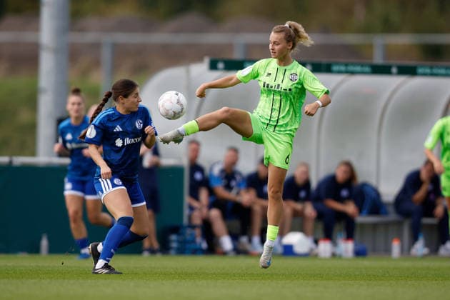 Soccer I Women s I 2026–2027 Season I DFB Cup I FC Schalke 04 vs. SGS Essen I September 27, 2026 Chaleen Klöß 15, FC Schalke 04 and Jule Schnieder 6, SGS Essen in a duel at Gelsenkirchen’s Parkstadion, North Rhine-Westphalia, Germany Copyright: xLobeca CedricxSiefkerx