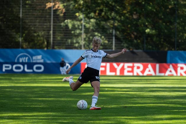 September 27, 2026, xjyhynx, Women s DFB Cup First Round, Karlsruher SC vs. Eintracht Frankfurt, from left: Paulina Krumbiegel, 27, Eintracht Frankfurt on a cross by Karlsruhe