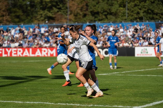 September 27, 2026, xjyhynx, Women s DFB Cup First Round, Karlsruher SC vs. Eintracht Frankfurt, from left: Sofie Lundgaard 6, Eintracht Frankfurt in a tackle with Emily Evels 25, Karlsruher SC, Karlsruhe