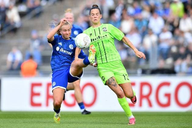 Schalke 04 vs. SGS Essen ** FOR EDITORIAL USE ONLY ** EDITORIAL USE ONLY ** Women s Soccer, DFB Cup 1st Round: Schalke 04 vs. SGS Essen on September 27, 2026, at the Parkstadion in Gelsenkirchen. Nele Schmidt (Schalke 04), on the left: Vanessza Nagy (SGS Essen), on the right: Germany, North Rhine-Westphalia, Gelsenkirchen. Copyright ThorstenxTillmann Copyright: ThorstenxTillmann doc87s7xqt23ms3a5b8hhv ,EDITORIAL USE ONLY Copyright: ThorstenxTillmann