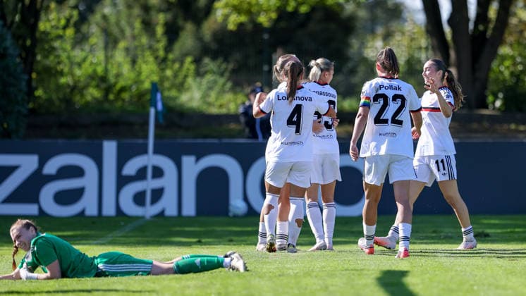From left: Julia Salomon, goalkeeper, ATS Buntentor; No. 1 is lying on the ground, looking disappointed; disappointment; players from 1 FC Nürnberg celebrating a goal, celebration, celebrating, jubilant, optimistic, game scene, highlight, joy over the goal making the score 0–6, DFB REGULATIONS PROHIBIT ANY USE OF PHOTOGRAPHS AS SEQUENCE IMAGES AND OR VIDEO-LIKE PHOTO SERIES DFB REGULATIONS PROHIBIT ANY USE OF PHOTOGRAPHS AS IMAGE SEQUAND OR QUASI-VIDEO, September 27, 2026, Bremen, Germany, soccer, DFB Women’s Cup, ATS Colorful Goal 1 FC Nuremberg xobx