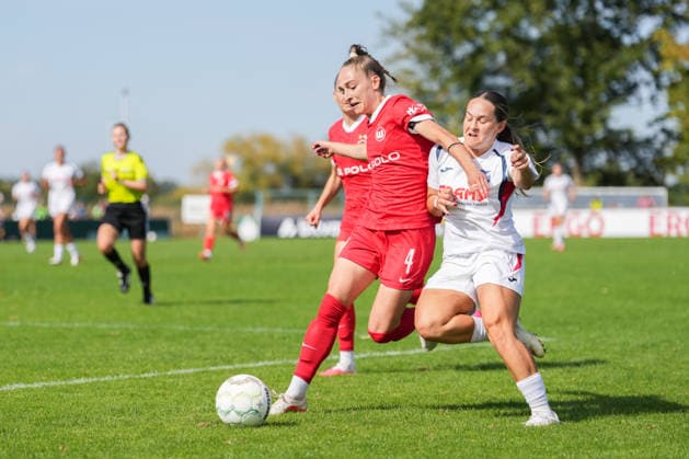 DFB Women s Cup: SC Sand vs. VfL Wolfsburg, September 27, 2026. Head-to-head matchup between Sophia Kleinherne (VfL Wolfsburg, No. 4) and Pija Reininger (SC Sand, No. 9). DFB Women s Cup: SC Sand vs. VfL Wolfsburg, Adams Arena, September 27, 2026 DFB and DFL regulations prohibit any use of photographs as image sequences and or quasi-video Copyright: xBEAUTIFULxSPORTS Boscox