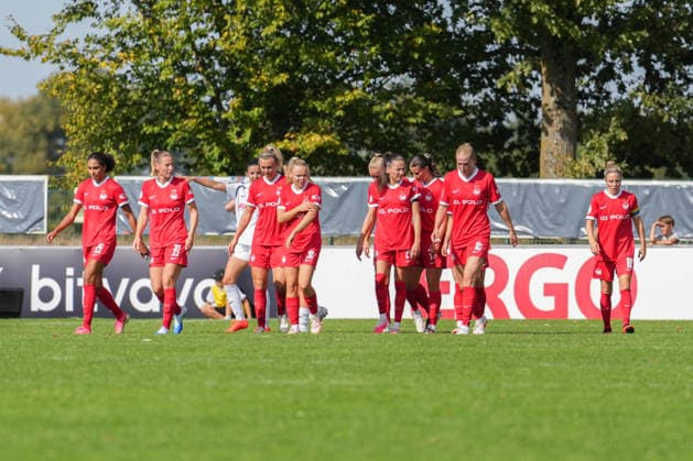 DFB Women s Cup: SC Sand vs. VfL Wolfsburg, September 27, 2026—Celebration of the 0–1 goal scored by Ella Peddemor for VfL Wolfsburg, 5 DFB Women s Cup: SC Sand vs. VfL Wolfsburg, Adams Arena, September 27, 2026 DFB and DFL regulations prohibit any use of photographs as image sequences and or quasi-video Copyright: xBEAUTIFULxSPORTS Boscox