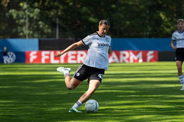 September 27, 2026, xjyhynx, Women s DFB Cup First Round, Karlsruher SC vs. Eintracht Frankfurt, from left: Larissa Mühlhaus 47, Eintracht Frankfurt on a cross from Karlsruhe