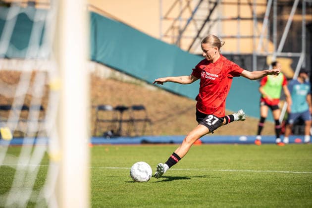 DFB Cup: FC Viktoria Berlin vs. Bayer 04 Leverkusen, September 27, 2026, DFB Women s Cup: Marlene MUELLER of Bayer 04 Leverkusen, age 27, during warm-ups for the match between FC Viktoria Berlin and Bayer 04 Leverkusen at Lichterfelde Stadium on September 27, 2026, in Berlin, Germany Copyright: xBEAUTIFULxSPORTS Kuehnx