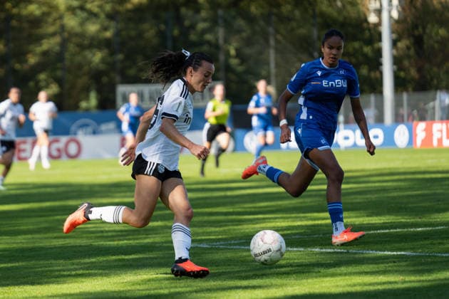 September 27, 2026, xjyhynx, Women s DFB Cup First Round, Karlsruher SC vs. Eintracht Frankfurt, from left: Hayley Raso (16), Eintracht Frankfurt, vs. Cora Obenson (20), Karlsruher SC, Karlsruhe