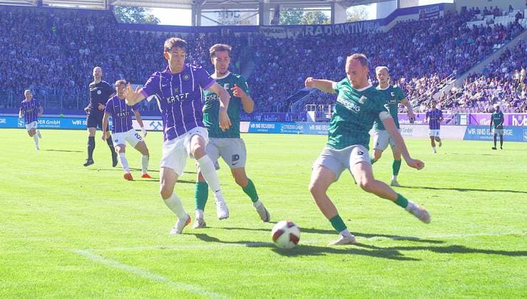 Philipp Wendt (Leipzig) clears the ball in front of Christoph Pauling (Aue), left: Northeast Regional League 2026-27, FC Erzgebirge Aue vs. Chemie Leipzig on September 27, 2026, Erzgebirge Aue vs. Chemie Leipzig