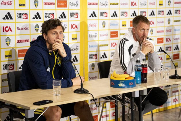 STOCKHOLM, SWEDEN - SEPTEMBER 27: Victor Nilsson Lindelöf of Sweden and Headcoach Graham Potter of Sweden during the press conference, PK, Pressekonferenz on Bosön ahead of the Nations league soccer game between Sweden and Poland on Strawberry Arena in Stockholm, Sweden on September 27. Copyright: xPhilipxKangasx xSPPx Sportspressphoto_SPR241048