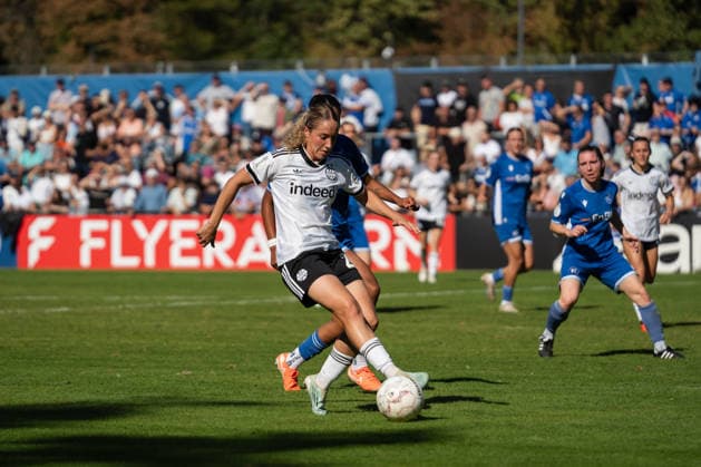 September 27, 2026, xjyhynx, Women s DFB Cup First Round, Karlsruher SC vs. Eintracht Frankfurt, from left: Danique Tolhoek, 22, Eintracht Frankfurt, Karlsruhe